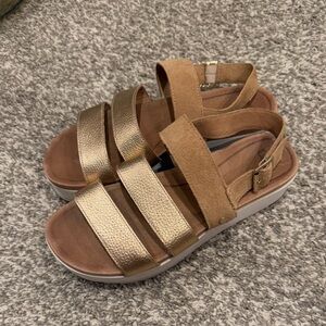 Ugg Braelynn platform sandal-Metallic